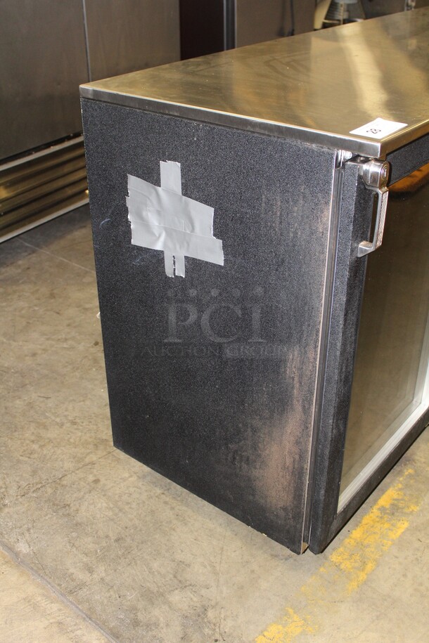 FANTASTIC! Glastender Model BB84-R6-GSH Commercial Three Section Glass Door Back Bar Refrigerator/Cooler On Commercial Casters. 84x25x40. 115V/60Hz. Working When Pulled! - Image 5 of 11