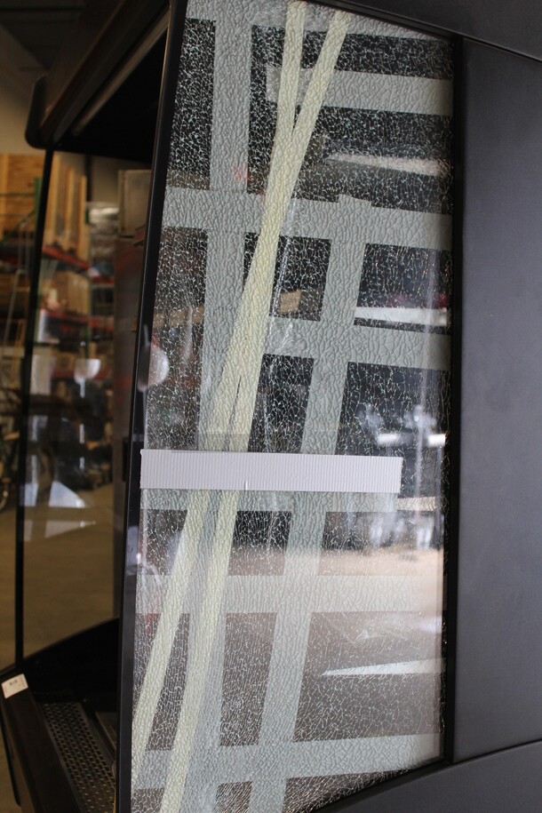 NICE! Master-Bilt Commercial Refrigerated Open Air Grab And Go Display Case Merchandiser On Commercial Casters. 46x31.5x82. 115V/60Hz. Working When Pulled! - Image 5 of 9