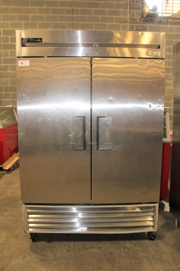 SUPER! True Model T-49 Commercial Stainless Steel Two Door Reach In Refrigerator/Cooler On Commercial Casters. 54x29.5x83. 115V/60Hz. Working When Pulled! - Image 1 of 6