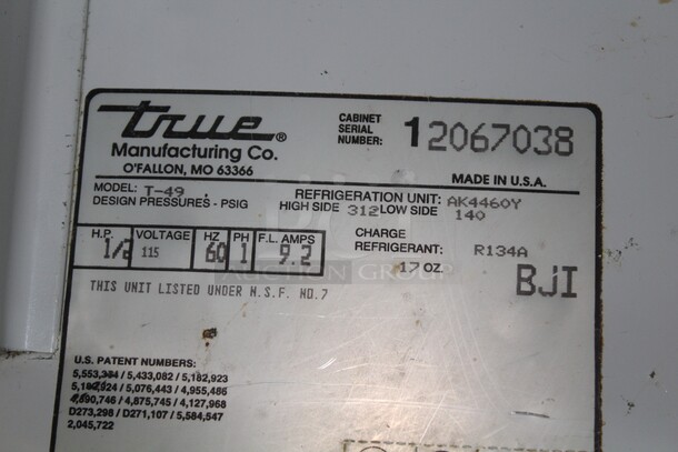 SUPER! True Model T-49 Commercial Stainless Steel Two Door Reach In Refrigerator/Cooler On Commercial Casters. 54x29.5x83. 115V/60Hz. Working When Pulled! - Image 3 of 6