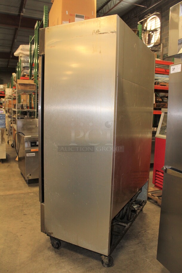 SUPER! True Model T-49 Commercial Stainless Steel Two Door Reach In Refrigerator/Cooler On Commercial Casters. 54x29.5x83. 115V/60Hz. Working When Pulled! - Image 4 of 6