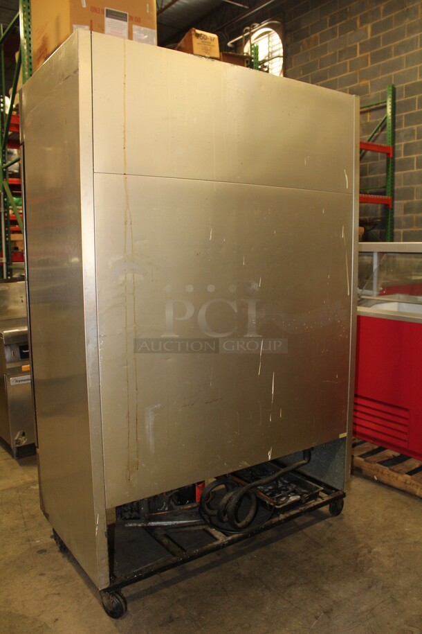 SUPER! True Model T-49 Commercial Stainless Steel Two Door Reach In Refrigerator/Cooler On Commercial Casters. 54x29.5x83. 115V/60Hz. Working When Pulled! - Image 5 of 6