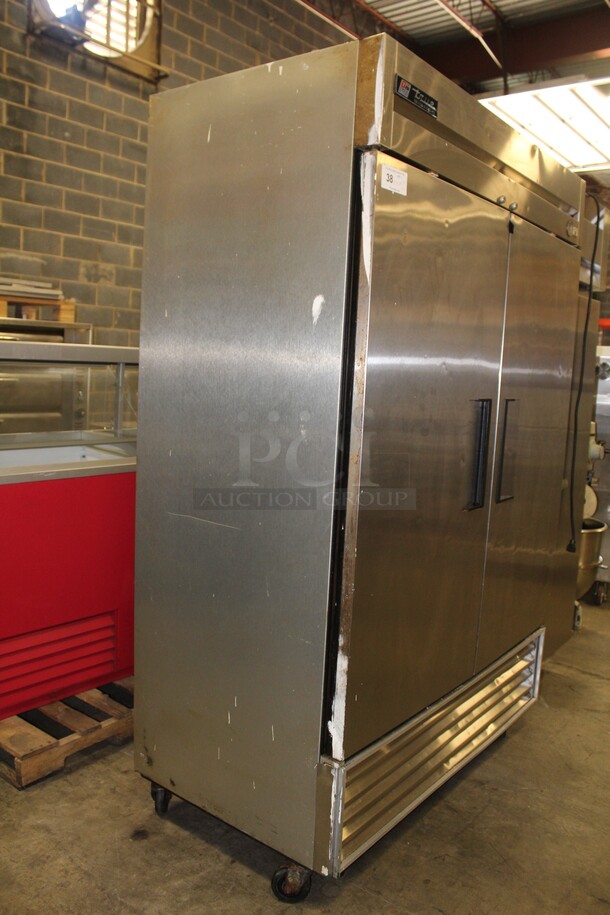 SUPER! True Model T-49 Commercial Stainless Steel Two Door Reach In Refrigerator/Cooler On Commercial Casters. 54x29.5x83. 115V/60Hz. Working When Pulled! - Image 6 of 6