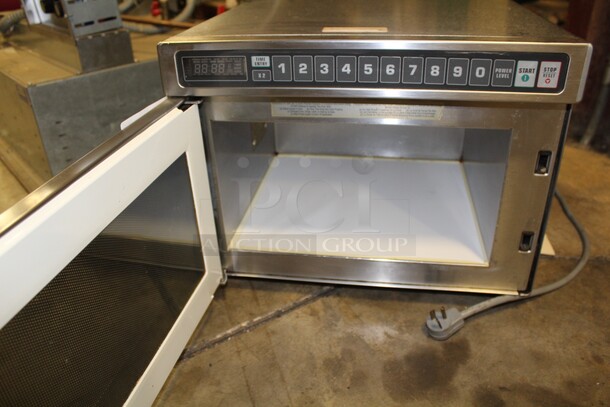 TERRIFIC! Amana Model HDC18 Commercial Stainless Steel Microwave Oven. 16.5x19.75x13.5. 208/230V/60Hz. Working When Pulled! - Image 2 of 6