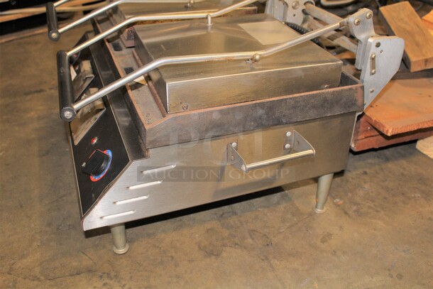 TERRIFIC! Star Model CG281 Commercial Stainless Steel Double Panini/Sandwich Press With Cast Iron Grooved Plates. 29x24.5x17.5. 208/240V 60Hz. Working When Pulled - Image 3 of 6