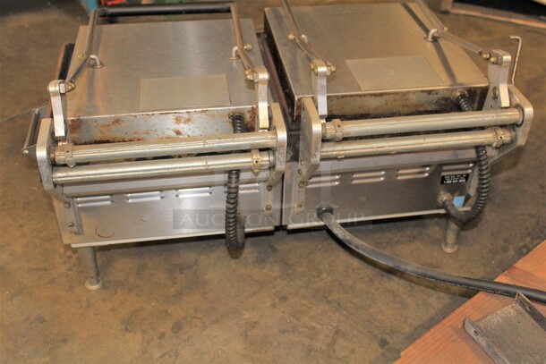 TERRIFIC! Star Model CG281 Commercial Stainless Steel Double Panini/Sandwich Press With Cast Iron Grooved Plates. 29x24.5x17.5. 208/240V 60Hz. Working When Pulled - Image 4 of 6