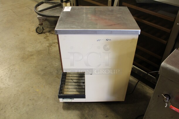 WOW! Remcor TJ45 Commercial Countertop Ice Dispenser. 16.25x22x29. 120V/60Hz.  - Image 3 of 6