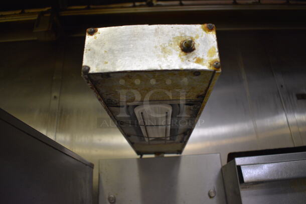 NICE! 2003 Pitco Frialator Model SG8NB14-0 Stainless Steel Commercial Fry Dumping Station w/ Warming Strip on Commercial Casters. This Unit Will Be Professionally Uninstalled. 15.5x34.5x49. Tested and Working! - Image 5 of 8