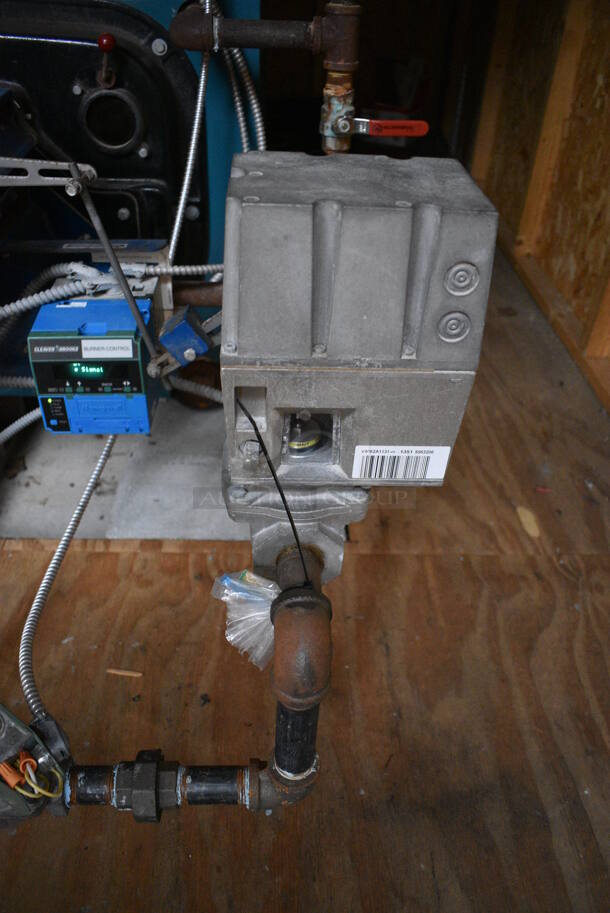 GORGEOUS! Burnham Model V906A Metal Commercial Boiler w/ Power Flame Burner. 880,000 BTU. Goest GREAT w/ Item 27! This Unit Will Be Professionally Uninstalled and Put On Rollers To Get Onto a Pallet Jack. Tested and Working! - Image 10 of 11