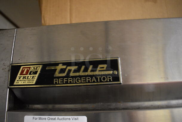 NICE! 2001 True Model TS-49 Stainless Steel Commercial 2 Door Reach In Cooler w/ Poly Coated Racks and Metal Rack on Commercial Casters. Does Not Come w/ Contents. 115 Volts, 1 Phase. 54x30x83.5. Tested and Working! - Image 2 of 5