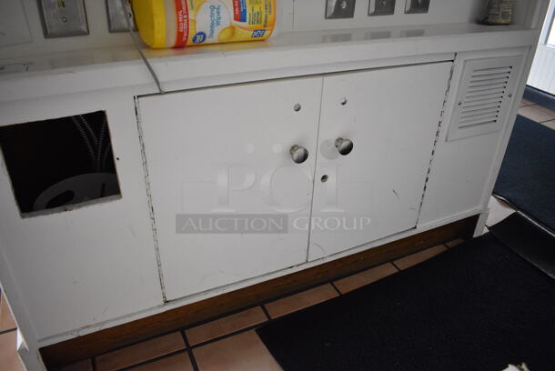 White Counter. Does Not Include Contents. BUYER MUST REMOVE. 50x28x43 - Image 5 of 5