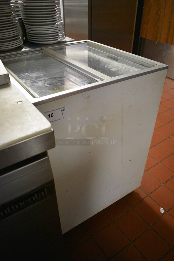 NICE! Stajac Model EDC-4 Metal Commercial Chest Freezer Merchandiser w/ 2 Sliding Lids on Commercial Casters. Does Not Come w/ Contents. 115 Volts, 1 Phase. 25x25x34.5. Tested and Working! - Image 4 of 5