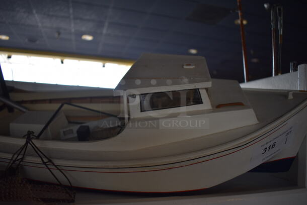 White Boat. 30x16x10 - Image 4 of 4
