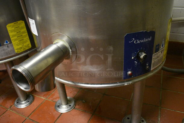 AWESOME! Cleveland Model KEL-25 Stainless Steel Commercial Floor Style 25 Gallon Steam Kettle. 200-208 Volts, 1/3 Phase. This Unit Will Be Professionally Uninstalled. 27x31x39. Tested and Working! - Image 4 of 6