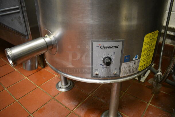 AWESOME! Cleveland Model KEL-25 Stainless Steel Commercial Floor Style 25 Gallon Steam Kettle. 200-208 Volts, 1/3 Phase. This Unit Will Be Professionally Uninstalled. 27x31x39. Tested and Working! - Image 4 of 7