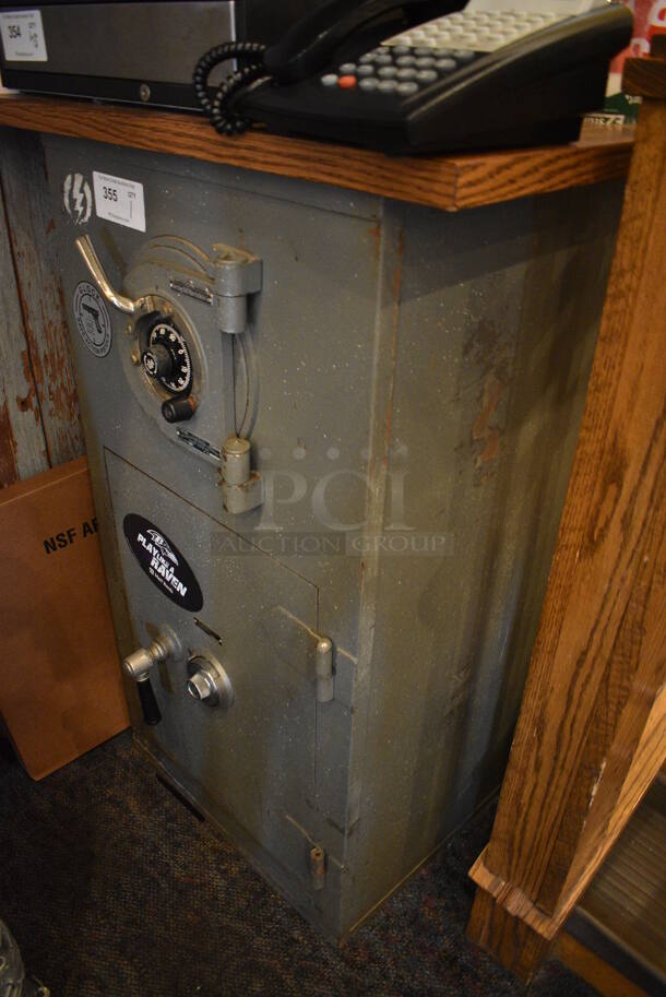 Metal Commercial Single Compartment Safe. 22x27x43 - Image 2 of 5
