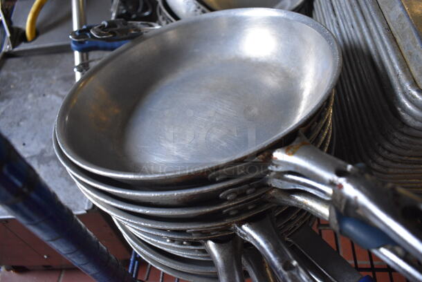 11 Metal Skillets. 18x10.5x2. 11 Times Your Bid! - Image 2 of 3