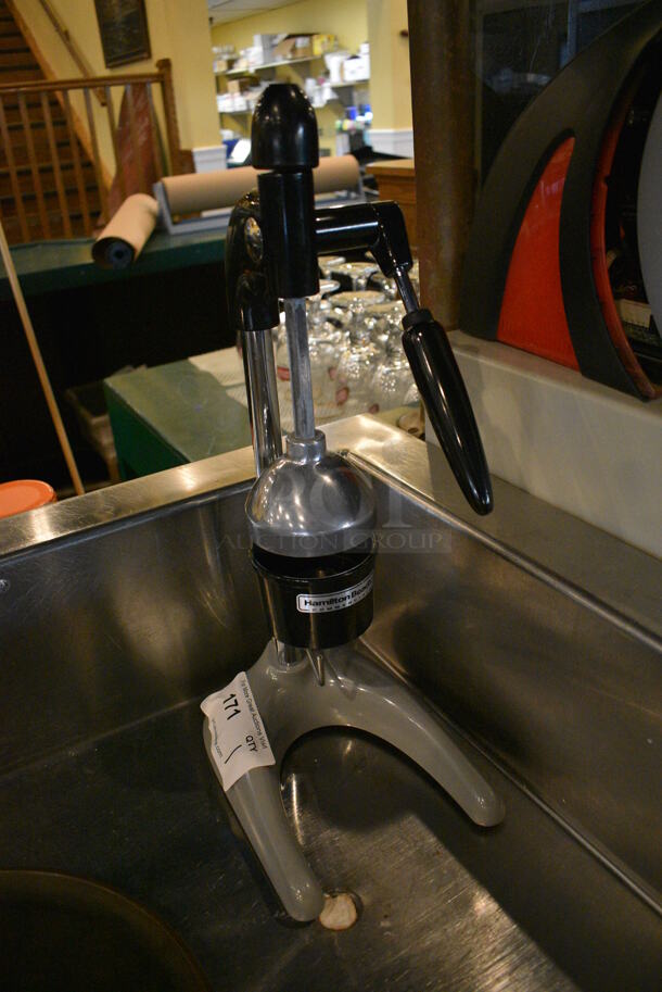 Hamilton Beach Metal Countertop Juicer. 7x9x20 - Image 2 of 4