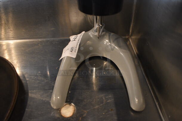 Hamilton Beach Metal Countertop Juicer. 7x9x20 - Image 3 of 4