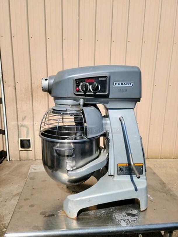 BEAUTIFUL! Hobart Legacy Model HL200 Metal Commercial Planetary Mixer w/ Stainless Steel Mixing Bowl, Bowl Guard and Metal Paddle Attachment. 100-120 Volts, 1 Phase. Tested and Working!