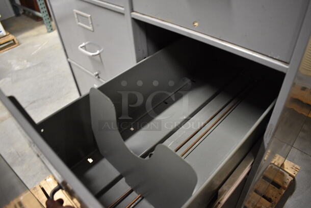 Gray Metal 4 Drawer Filing Cabinet. 15x27x52 - Image 4 of 7
