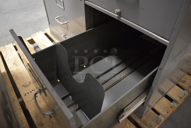 Gray Metal 4 Drawer Filing Cabinet. 15x27x52 - Image 6 of 7