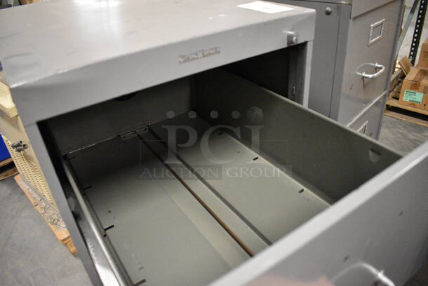 Gray Metal 4 Drawer Filing Cabinet. 18.5x27x52 - Image 3 of 6