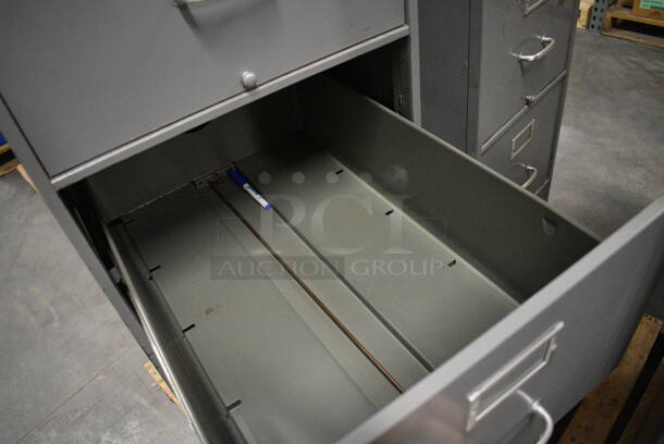 Gray Metal 4 Drawer Filing Cabinet. 18.5x27x52 - Image 4 of 6