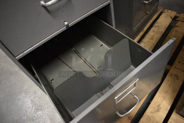 Gray Metal 4 Drawer Filing Cabinet. 18.5x27x52 - Image 6 of 6