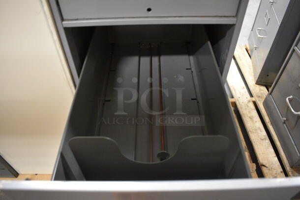 Shaw Walker Gray Metal 4 Drawer Filing Cabinet. 15x27x52 - Image 6 of 8