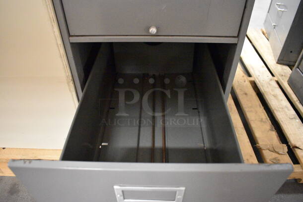 Shaw Walker Gray Metal 4 Drawer Filing Cabinet. 15x27x52 - Image 7 of 8