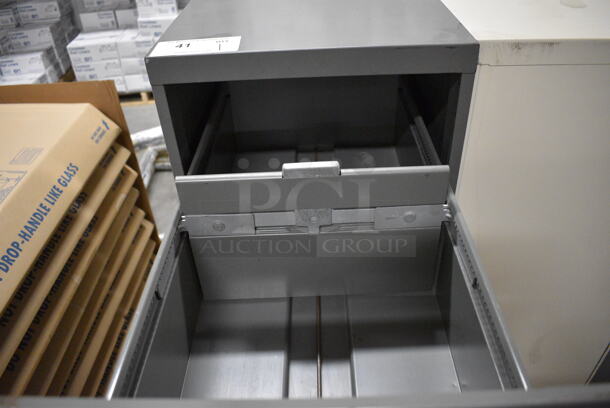 Shaw Walker Gray Metal 4 Drawer Filing Cabinet. 15x28.5x52 - Image 4 of 8