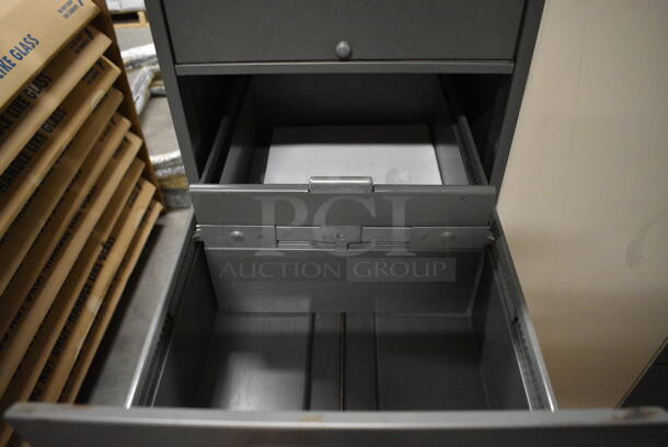 Shaw Walker Gray Metal 4 Drawer Filing Cabinet. 15x28.5x52 - Image 5 of 8