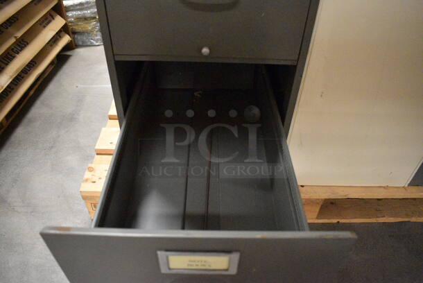 Shaw Walker Gray Metal 4 Drawer Filing Cabinet. 15x28.5x52 - Image 7 of 8