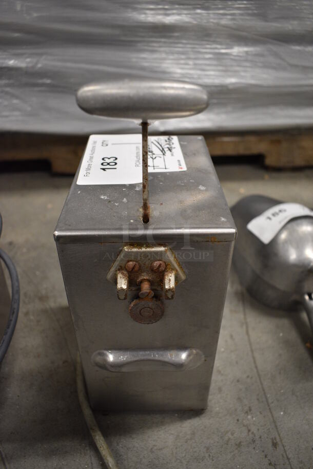 Edlund Model 266 Metal Commercial Electric Powered Can Opener. 115 Volts, 1 Phase. 4.5x6.5x12