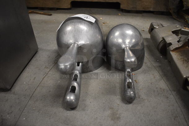 4 Various Metal Ice Scoops. Includes 11x4.5x3. 4 Times Your Bid! - Image 2 of 3
