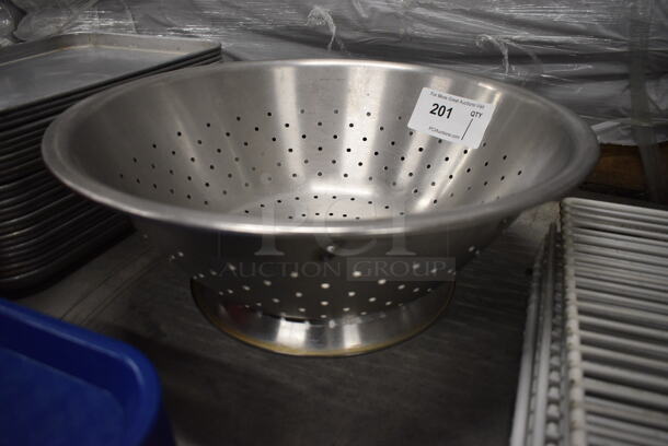 Metal Colander. 19x18x6.5 - Image 3 of 3