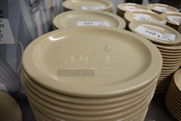 20 Tan Poly Plates. 9x9x1. 20 Times Your Bid! - Image 2 of 3