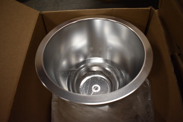 BRAND NEW IN BOX! Horz SF Reflector. 10x10x8 - Image 3 of 6