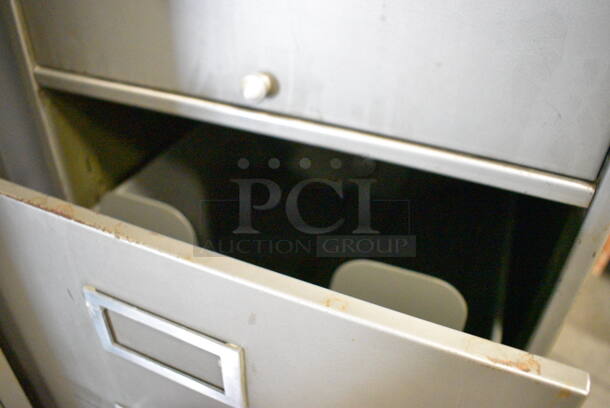 Shaw Maker Gray Metal 4 Drawer Filing Cabinet. 15x27x52 - Image 3 of 5