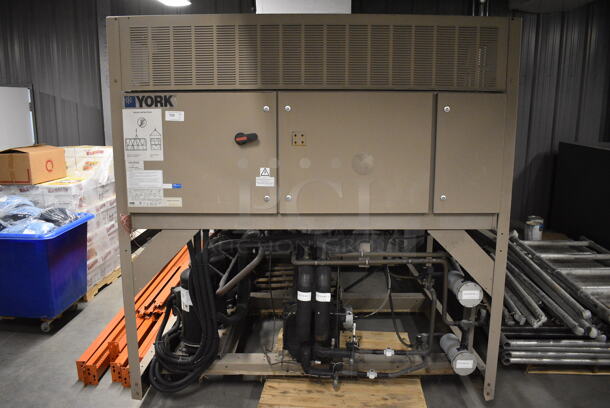 2010 York Johnson Controls Model YLAA0070SE46XCASDTXATXBLXCXX44 Metal Industrial Scroll Chiller. 460 Volts, 3 Phase. 88x115x89 - Image 1 of 9