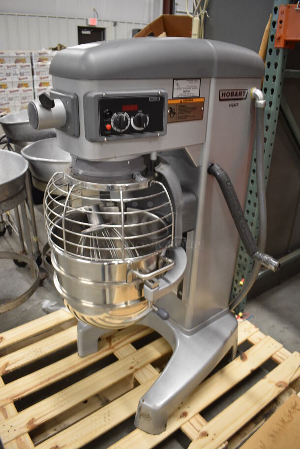 GORGEOUS! Hobart Legacy Model HL300 Metal Commercial Floor Style 30 Quart Planetary Mixer w/ Stainless Steel Mixing Bowl, Bowl Guard and Whisk Attachment. 200-240 Volts, 3 Phase. 24x32x50 - Image 2 of 11