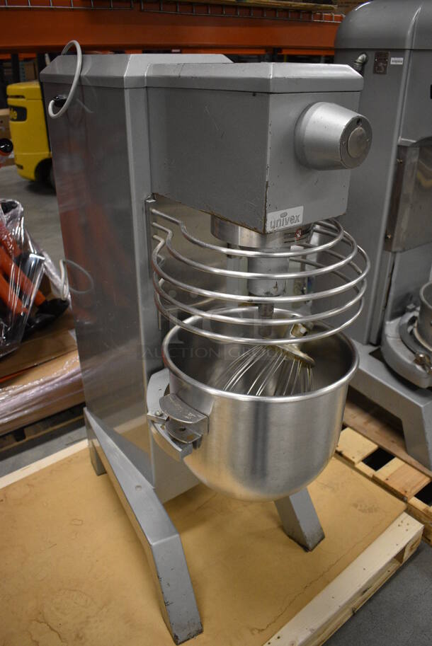 BEAUTIFUL! Univex Model SRM30 Metal Commercial Floor Style 30 Quart Planetary Mixer w/ Stainless Steel Mixing Bowl, Bowl Guard and Whisk Attachment. 115 Volts, 1 Phase. 22x34x50 - Image 3 of 12