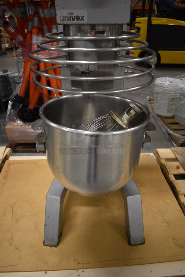 BEAUTIFUL! Univex Model SRM30 Metal Commercial Floor Style 30 Quart Planetary Mixer w/ Stainless Steel Mixing Bowl, Bowl Guard and Whisk Attachment. 115 Volts, 1 Phase. 22x34x50 - Image 4 of 12