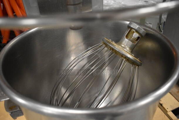 BEAUTIFUL! Univex Model SRM30 Metal Commercial Floor Style 30 Quart Planetary Mixer w/ Stainless Steel Mixing Bowl, Bowl Guard and Whisk Attachment. 115 Volts, 1 Phase. 22x34x50 - Image 5 of 12
