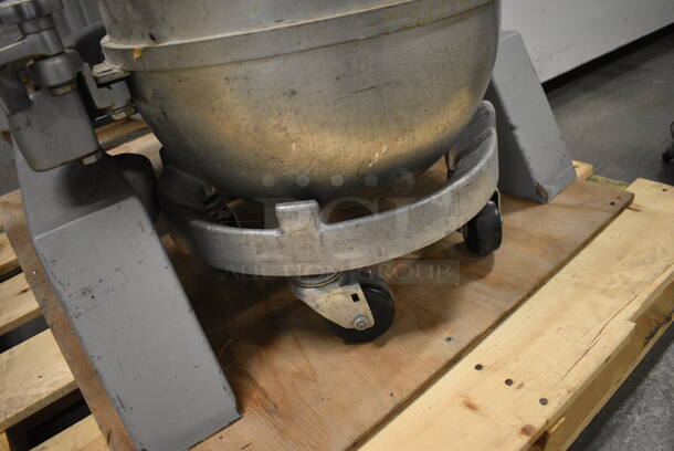 STUNNING! Hobart Model H-600T Metal Commercial Floor Style 60 Quart Planetary Mixer w/ Bowl Adapter. Stainless Steel Mixing Bowl, Mixing Bowl Dolly and Paddle Attachment. 200 Volts, 3 Phase. 28x39x56 - Image 7 of 12