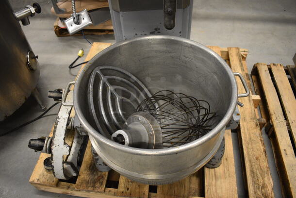 STUNNING! Hobart Model L-800 Metal Commercial Floor Style 80 Quart Planetary Mixer w/ Stainless Steel Mixing Bowl, Mixing Bowl Dolly, Whisk and Paddle Attachments. 208 Volts, 3 Phase. 24x42x57 - Image 3 of 11