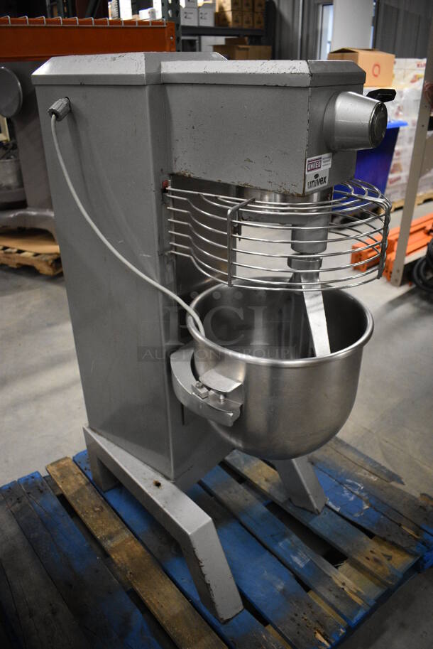 BEAUTIFUL! Univex Model SRM30 Metal Commercial Floor Style 30 Quart Planetary Mixer w/ Stainless Steel Mixing Bowl, Bowl Guard and Paddle Attachment. 115 Volts, 1 Phase. 22x34x50 - Image 7 of 11
