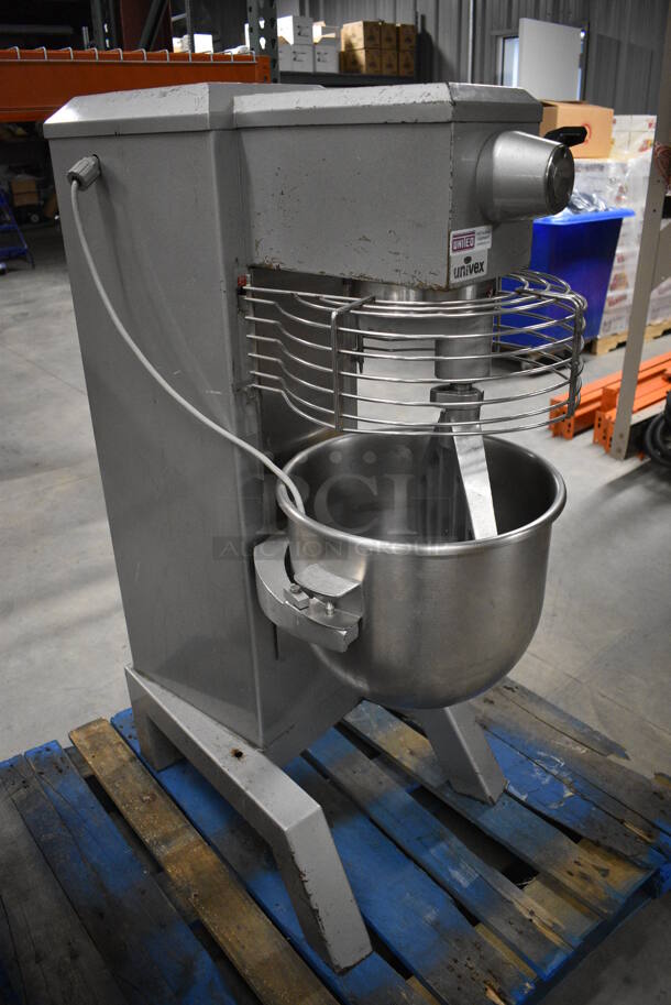 BEAUTIFUL! Univex Model SRM30 Metal Commercial Floor Style 30 Quart Planetary Mixer w/ Stainless Steel Mixing Bowl, Bowl Guard and Paddle Attachment. 115 Volts, 1 Phase. 22x34x50 - Image 10 of 11