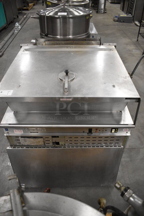 STUNNING! Cleveland Model SGM-30-T Stainless Steel Commercial Floor Style Natural Gas Powered 30 Gallon Tilting Braising Pan. 84,000 BTU. 39x37x47 - Image 2 of 10